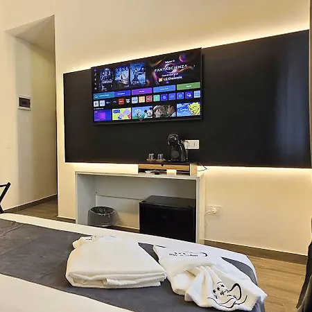 Neapoli-in 4* Nápoles